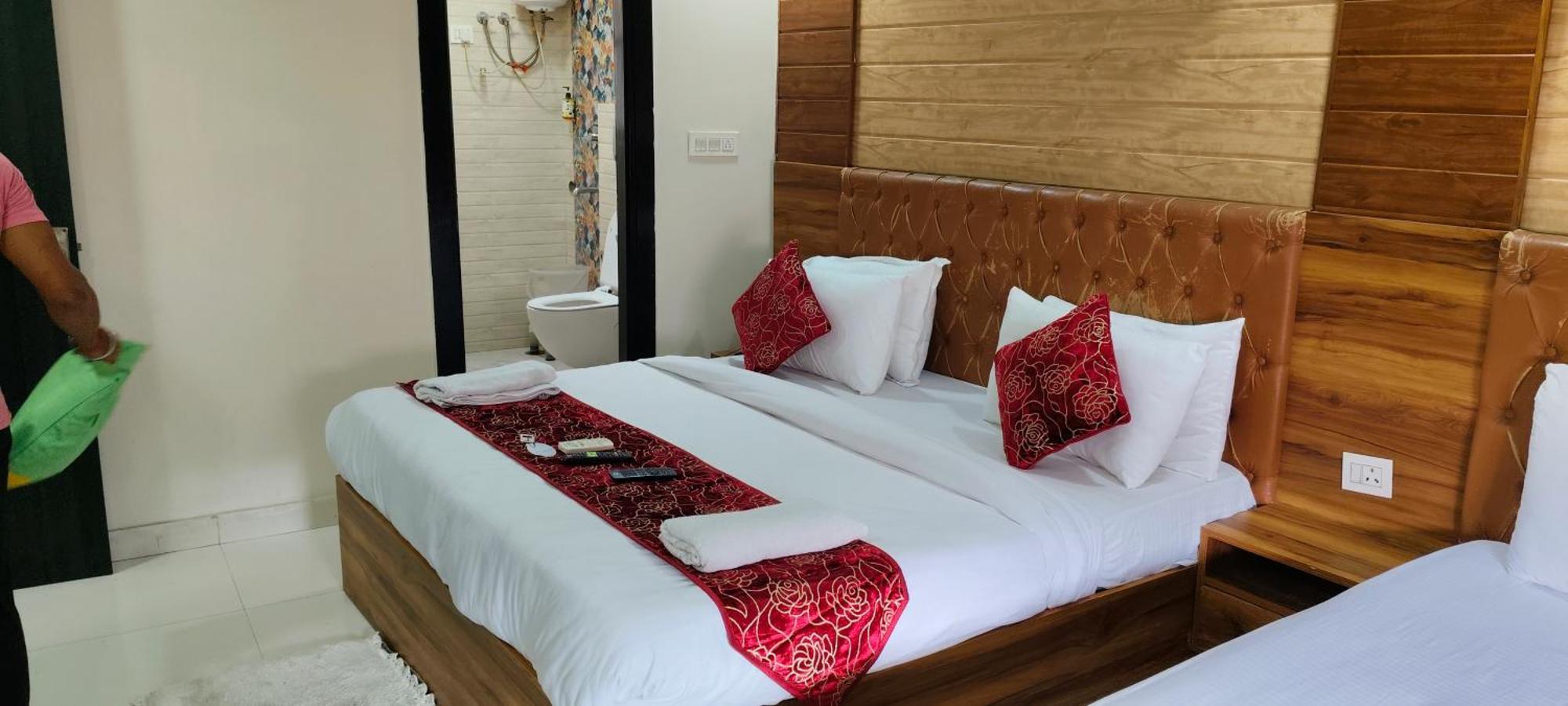 The Paramont Plaza Igi Airport 4* New Delhi