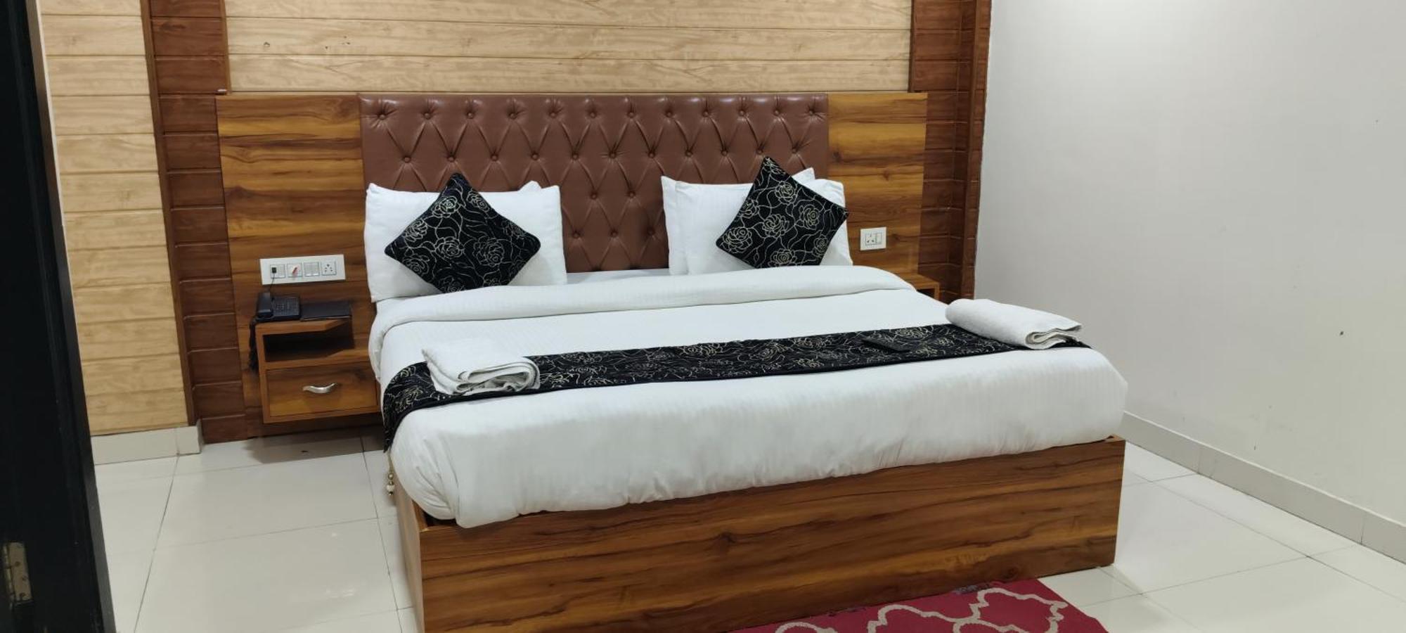 The Paramont Plaza Igi Airport